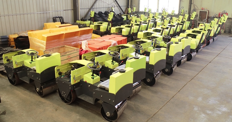 pg电子集团一批小型压路机经青岛港出口印度