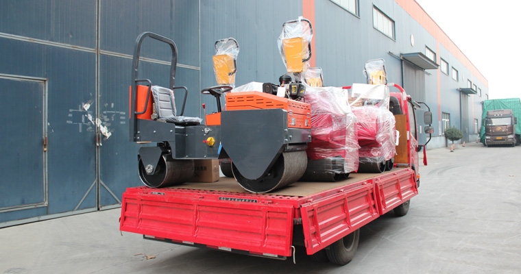 pg电子一批小型压路机发往浙江