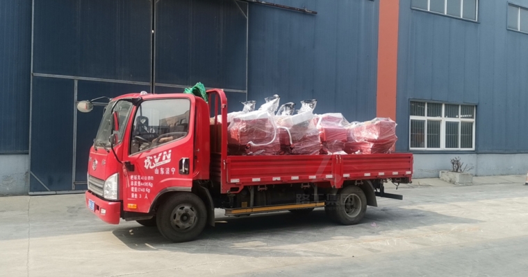 pg电子集团一批小型压路机发往浙江