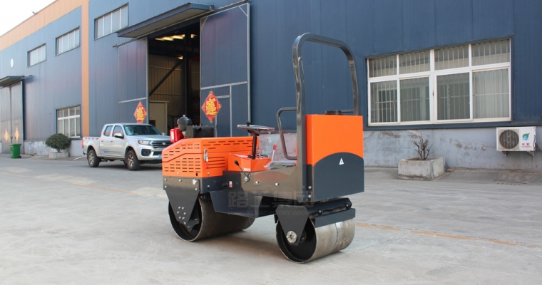 小型压路机在施事情业前应做好哪些准备事情？