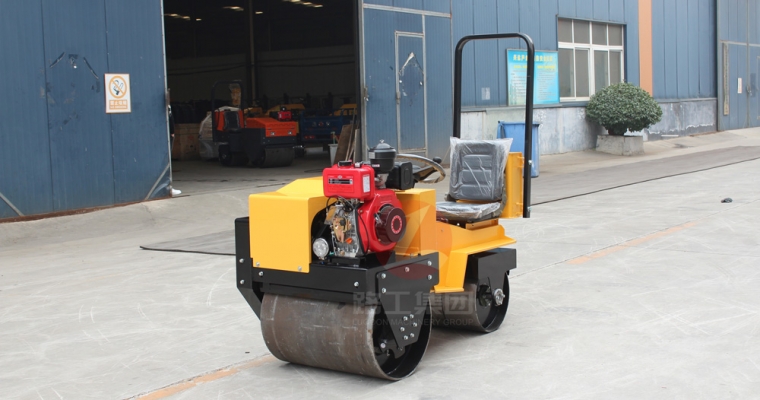 怎样有用保养小型压路机的机械传动系统呢？