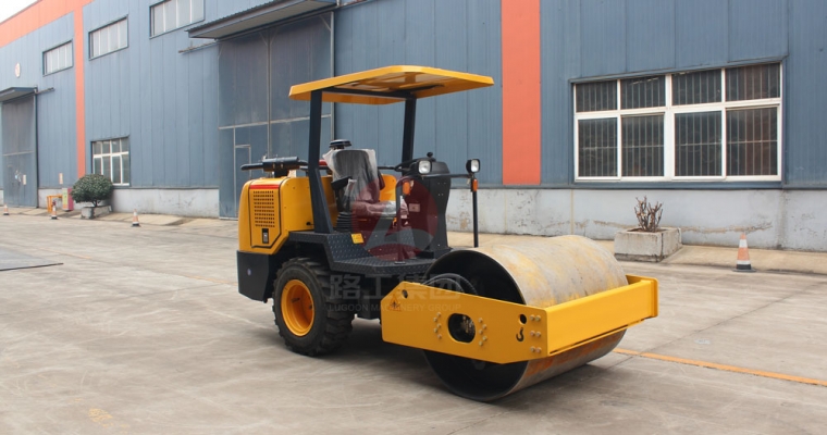 小型压路机变速箱保养的主要性体现在那里